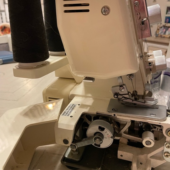 Serger with Accessories - Vintage - Picture 2 of 6